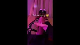 جق زدم فمبوی هستم.im femboy .masturbat