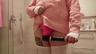 Chubby femboy cums like a girl :3